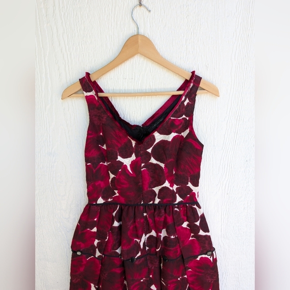 Marc Jacobs 100% Silk Tiered Sleeveless Floral Dress Formal Cocktail Size 2 - Picture 4 of 10
